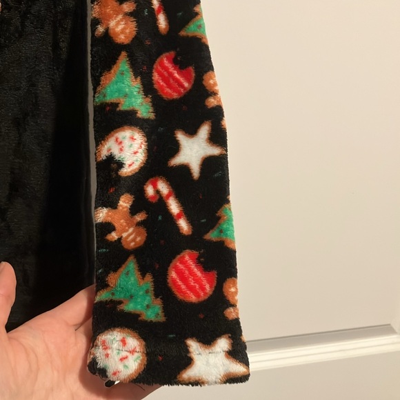 Derek Heart Black Sweater - Picture 4 of 5